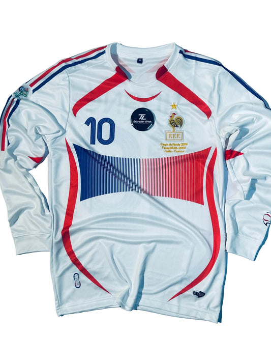 Step onto the pitch or the streets in iconic style with this classic France Retro Long Sleeve Football Jersey. Featuring the legendary No. 10 printed on the chest, this kit captures the timeless aesthetic of football history with modern performance comfort.